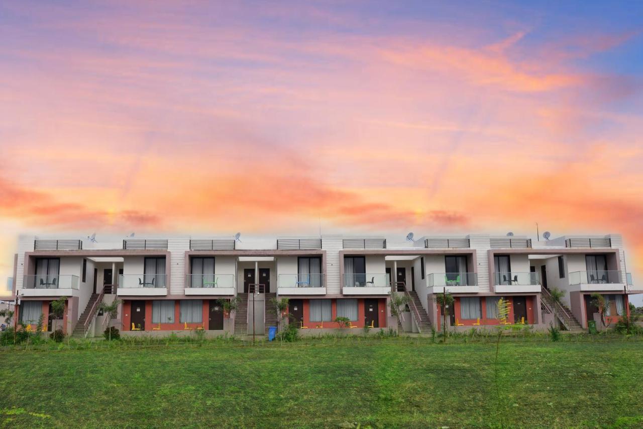 Leena Resort Garudeshwar Ngoại thất bức ảnh